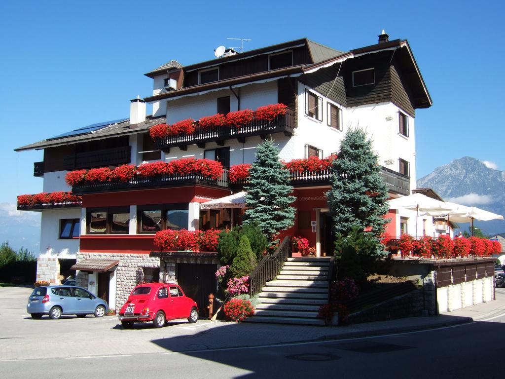 Albergo Trieste Tambre dʼAlpago Εξωτερικό φωτογραφία
