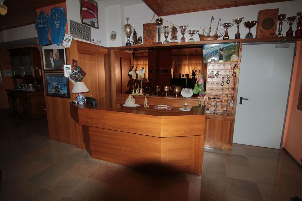 Albergo Trieste Tambre dʼAlpago Εξωτερικό φωτογραφία