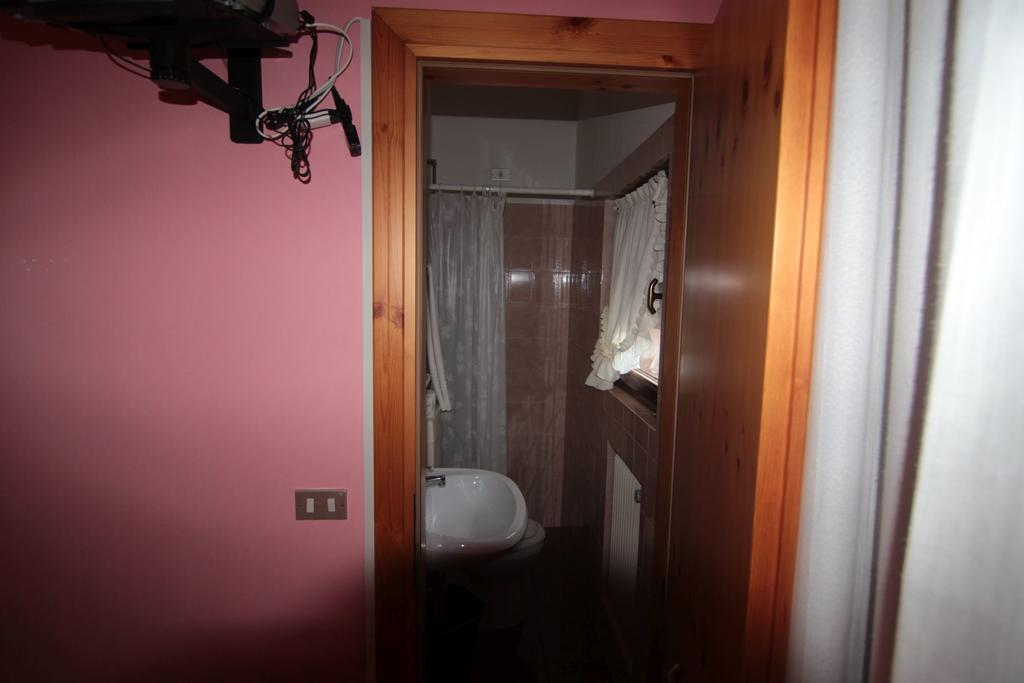 Albergo Trieste Tambre dʼAlpago Δωμάτιο φωτογραφία