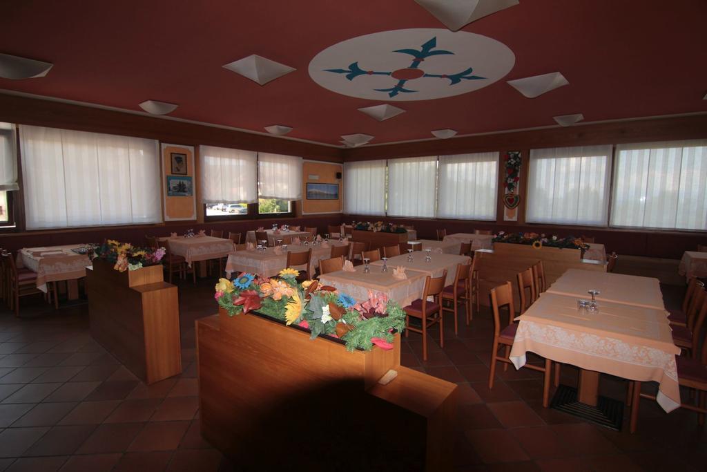 Albergo Trieste Tambre dʼAlpago Εξωτερικό φωτογραφία