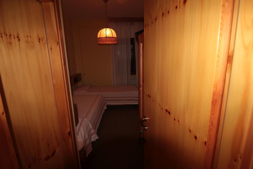 Albergo Trieste Tambre dʼAlpago Δωμάτιο φωτογραφία