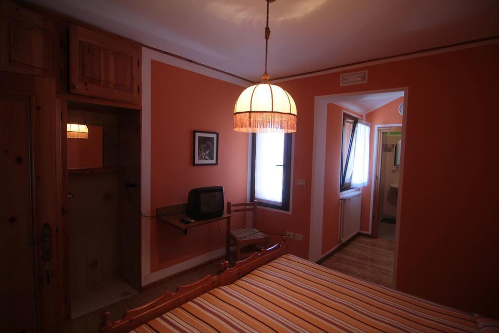 Albergo Trieste Tambre dʼAlpago Δωμάτιο φωτογραφία