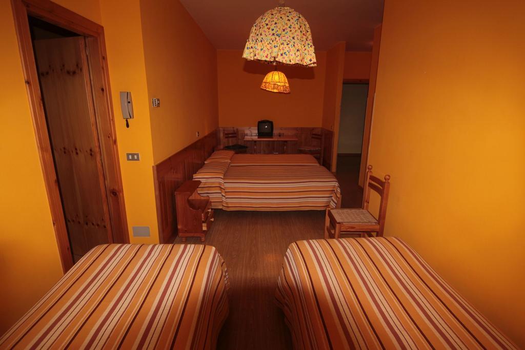 Albergo Trieste Tambre dʼAlpago Δωμάτιο φωτογραφία