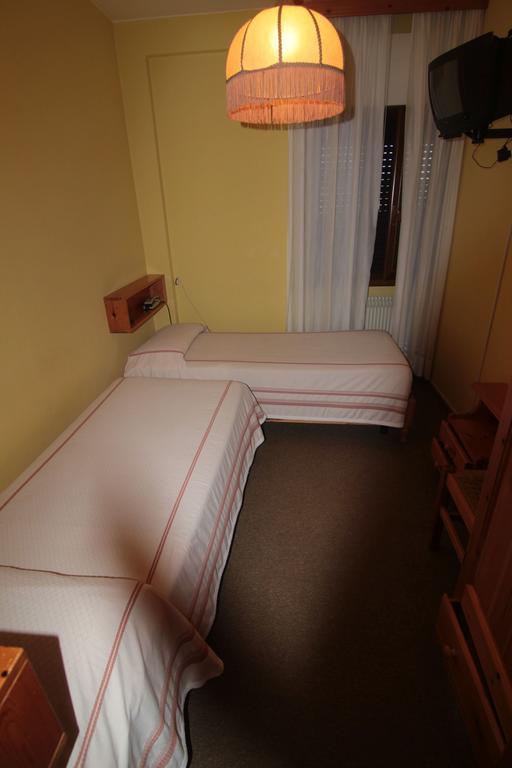 Albergo Trieste Tambre dʼAlpago Δωμάτιο φωτογραφία