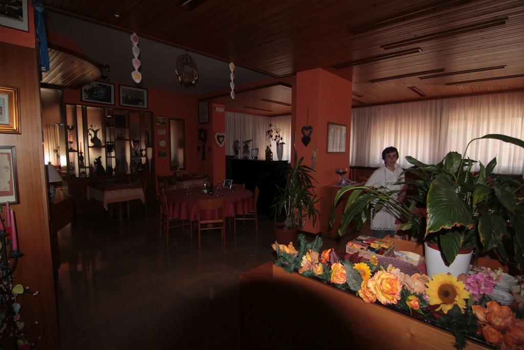 Albergo Trieste Tambre dʼAlpago Εξωτερικό φωτογραφία