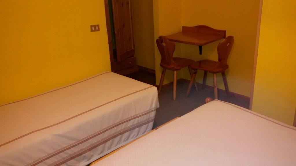 Albergo Trieste Tambre dʼAlpago Δωμάτιο φωτογραφία