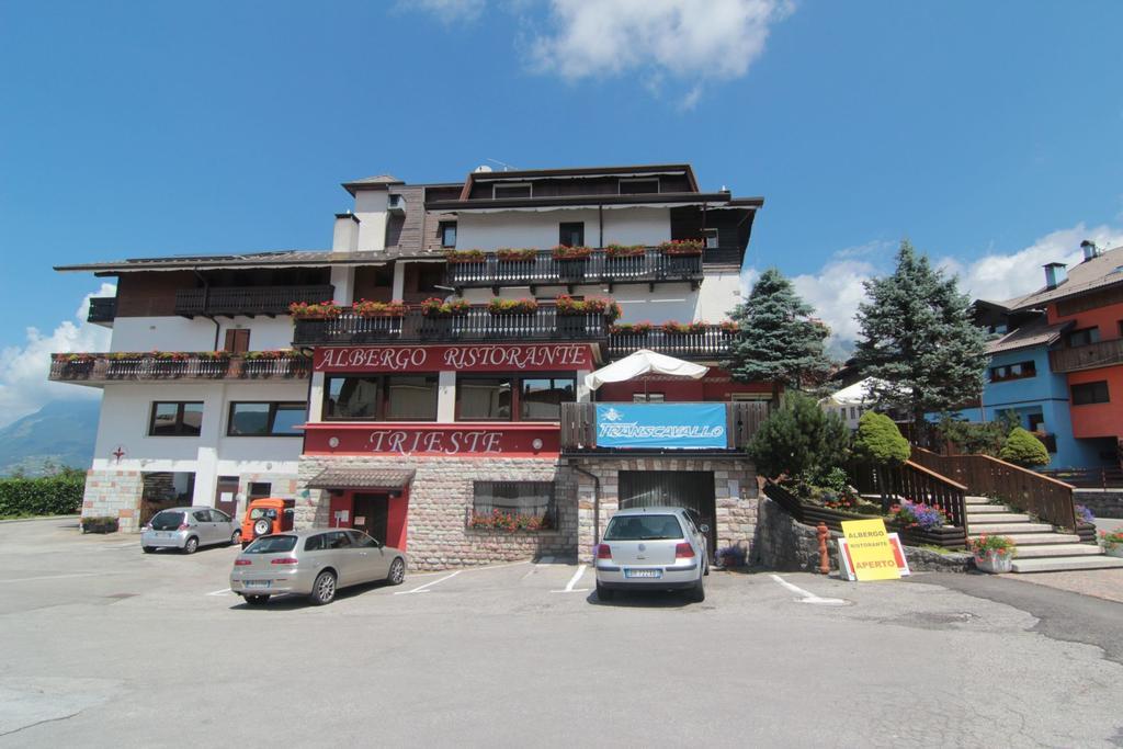 Albergo Trieste Tambre dʼAlpago Εξωτερικό φωτογραφία