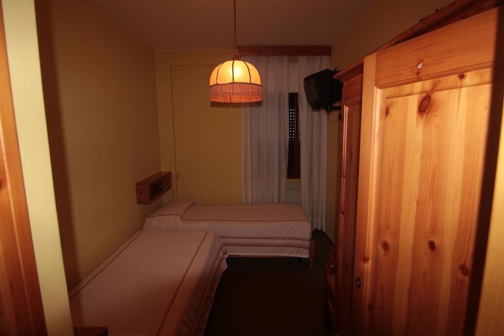 Albergo Trieste Tambre dʼAlpago Δωμάτιο φωτογραφία